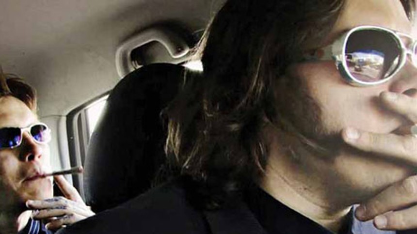 Drama dumpede ind af brevsprækken