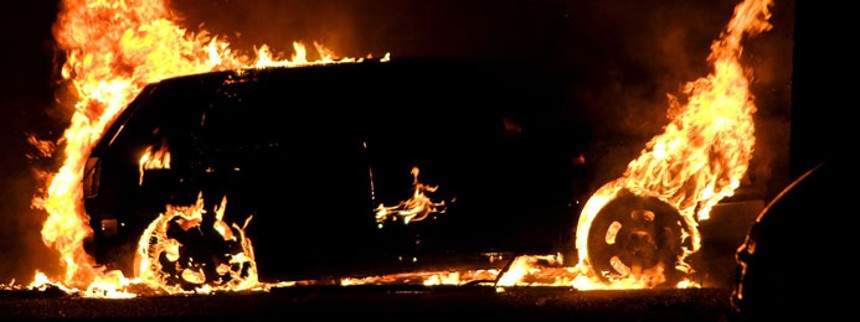 Din nabos bil brænder