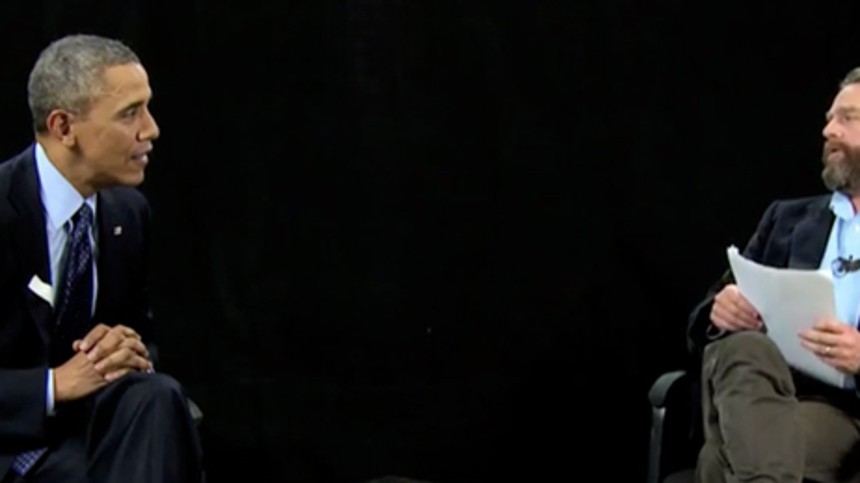 Se præsident Obama mellem to bregner