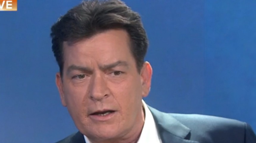 Presset Charlie Sheen indrømmer hiv-smitte
