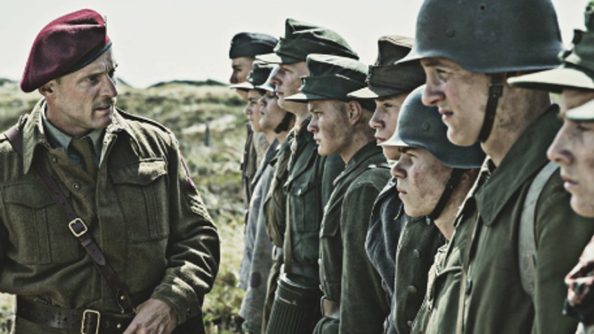 Robert kårer Under sandet som årets film