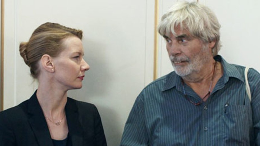 Stjer&shy;ne&shy;ba&shy;ro&shy;me&shy;te&shy;ret peger på komedie