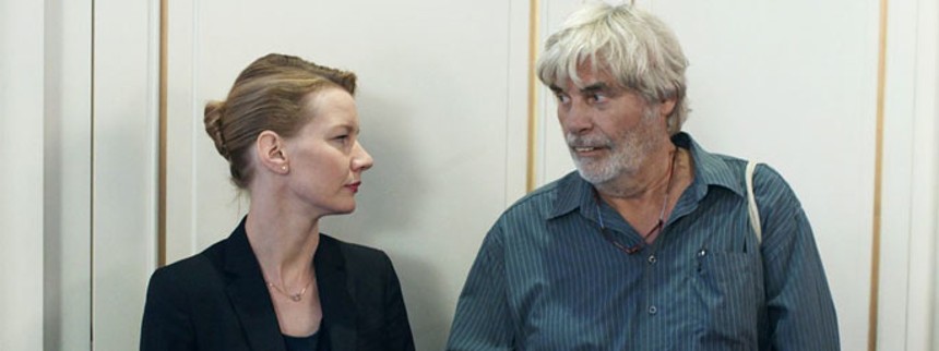 Stjer&shy;ne&shy;ba&shy;ro&shy;me&shy;te&shy;ret peger på komedie