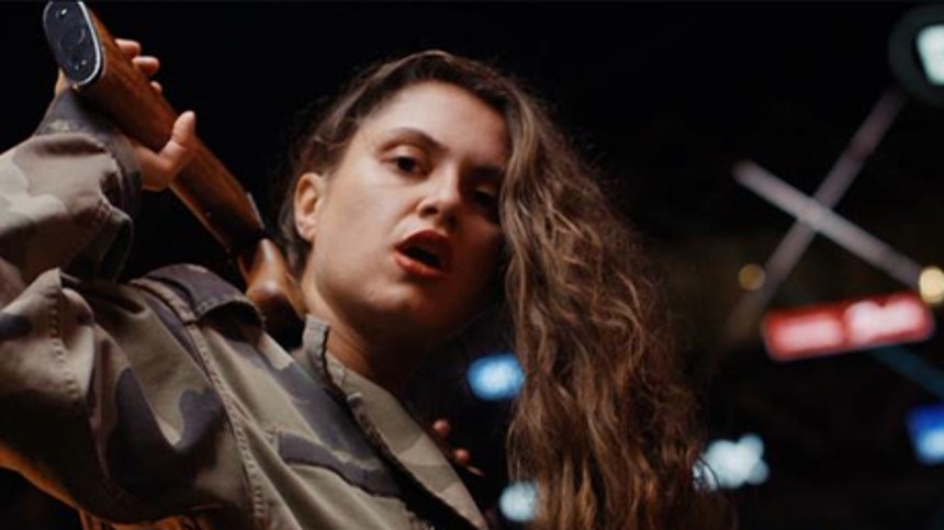 Ekspert frikender Nikolines musikvideo