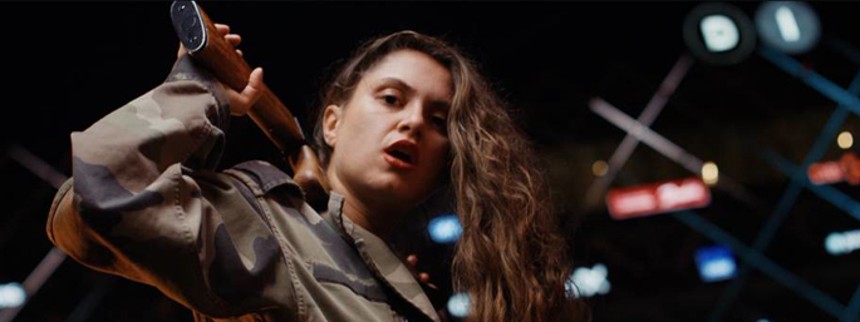 Ekspert frikender Nikolines musikvideo