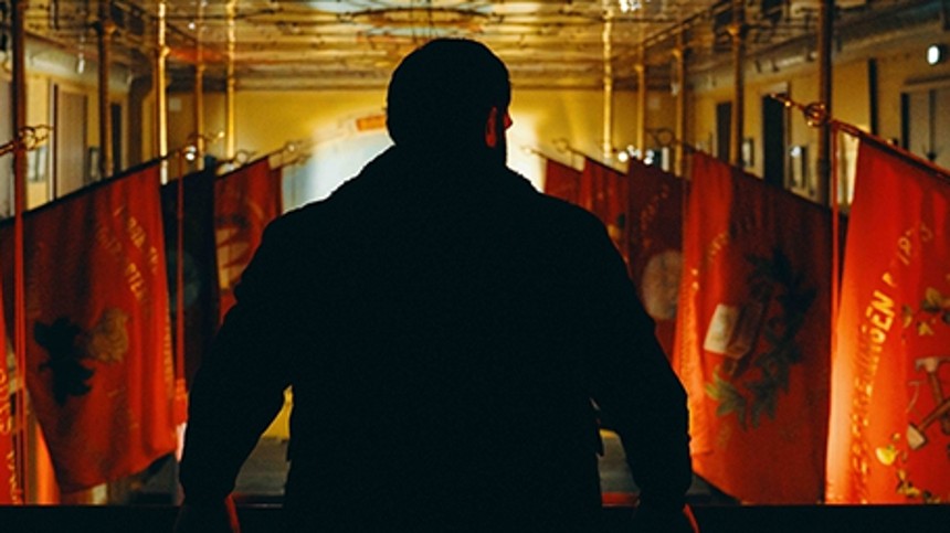 Stortalent debuterer med politisk thriller