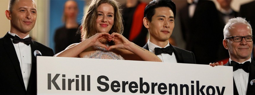 Politisk protest på den røde løber i Cannes