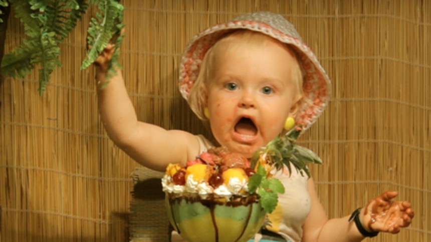 Mød instruktør med fordrukken baby på ferie 