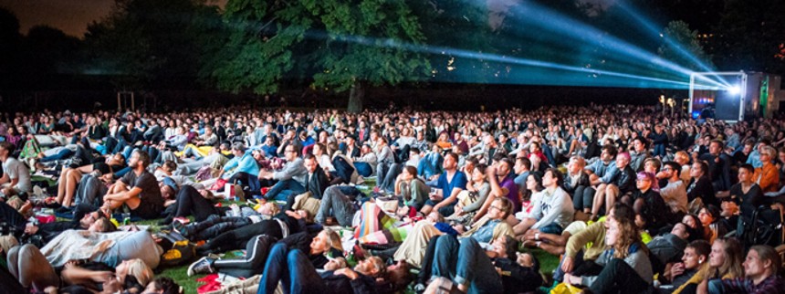 Se film under åben himmel