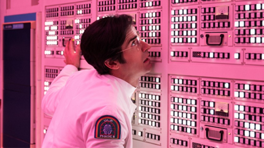 På med pe&shy;nis-​sti&shy;mu&shy;la&shy;to&shy;ren i første scene