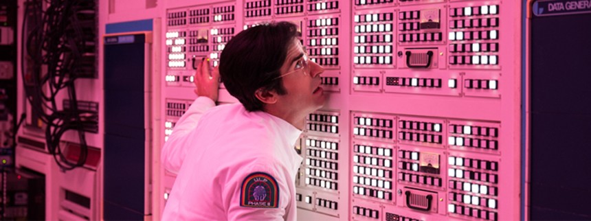 På med pe&shy;nis-​sti&shy;mu&shy;la&shy;to&shy;ren i første scene