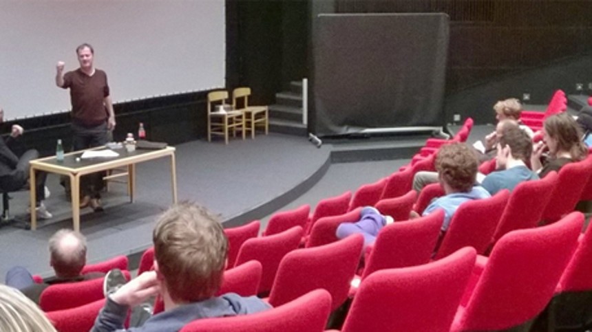 Pro&shy;du&shy;cent&shy;for&shy;e&shy;nin&shy;gen går ind i Film&shy;sko&shy;le-​de&shy;bat