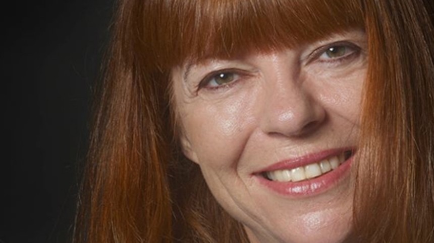 Rektor med håndsrækning til eleverne