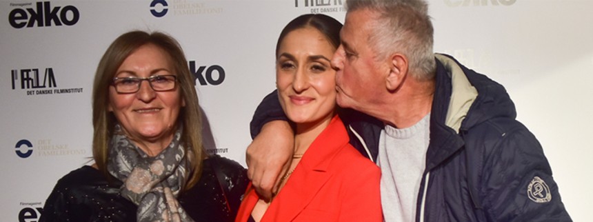 Prisvinder hylder sine forældre