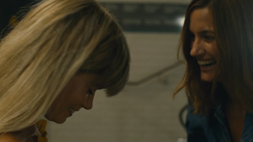 Hun rører folk ved at bryde et tabu