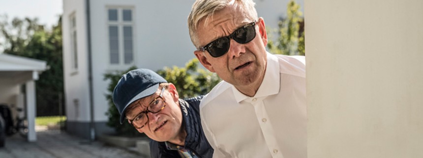 Klovn holder dampen oppe ved billetlugerne