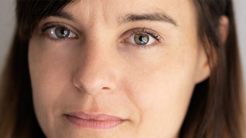 Ma&shy;nuskript&shy;for&shy;fat&shy;ter skriver spændingsroman