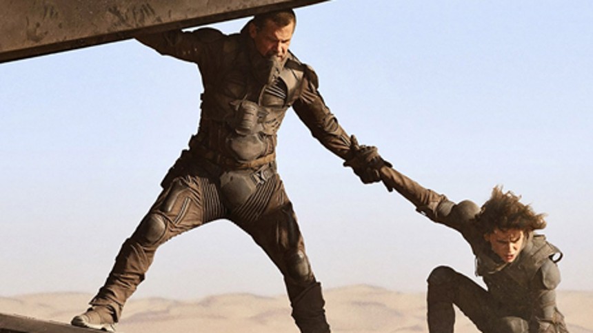 Du&shy;ne-​in&shy;struk&shy;tør langer ud efter Warner Bros.