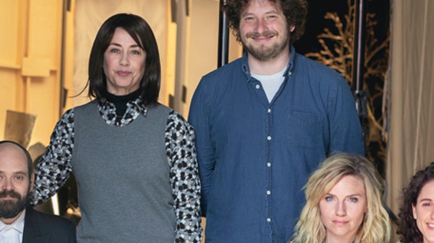 Biers søn debuterer med romantisk gyser