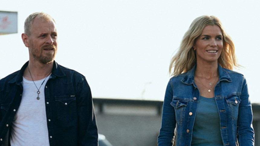 ”Vores serie skal være en kærlig hånd på kinden”