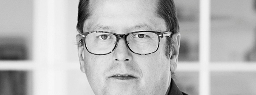 Forstander lægger pres på kritiker