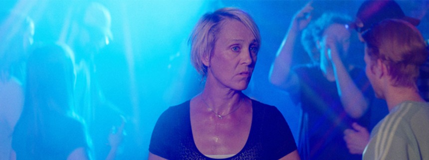 Med fuld mor til teenagefest