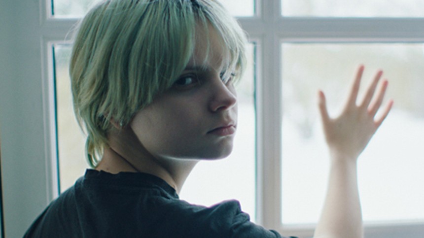 Hun faldt ud fra femte sal