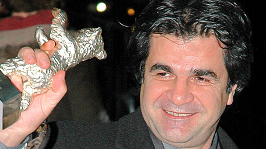 Iran anholder tre af landets førende instruktører