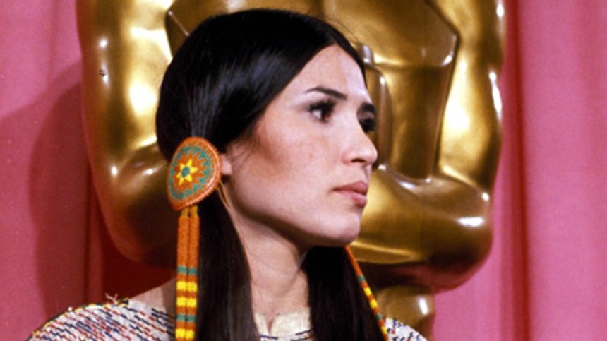 Oscar-​aka&shy;de&shy;mi&shy;et undskylder til indfødt amerikaner