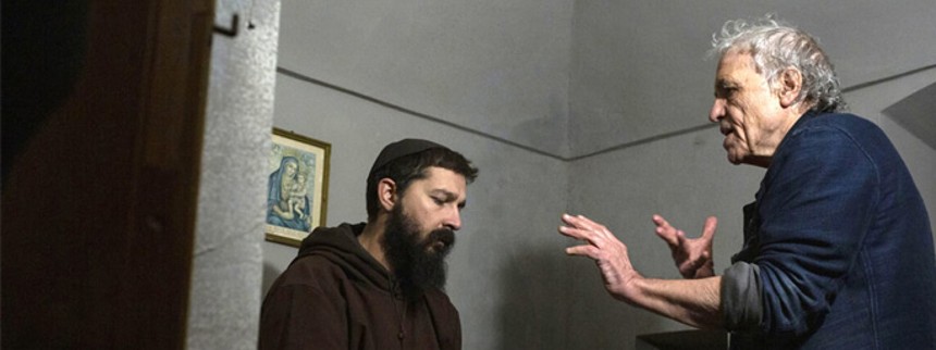 Shia LaBeouf vender tilbage som katolsk helgen