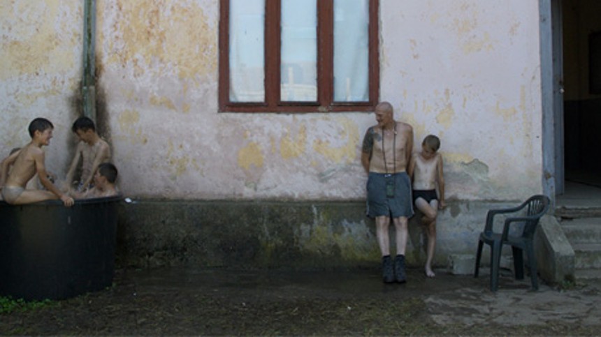 Instruktør anklages for udnyttelse af børn