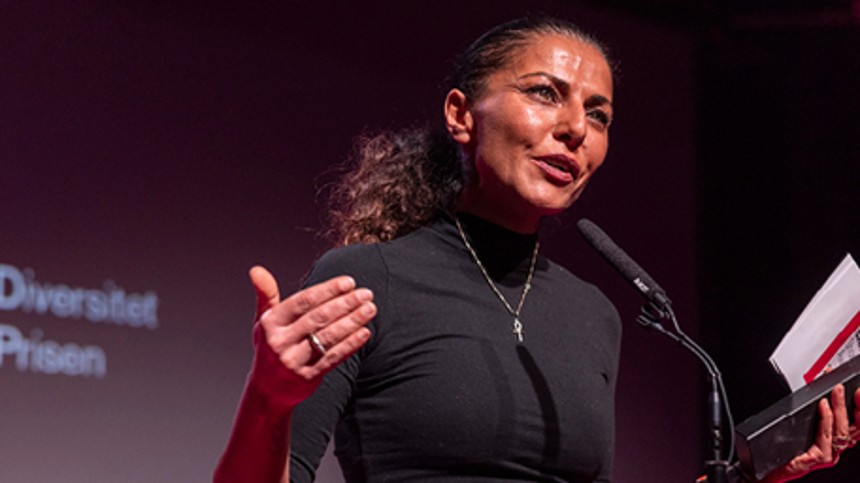 Stående applaus til det iranske folk ved prisfest