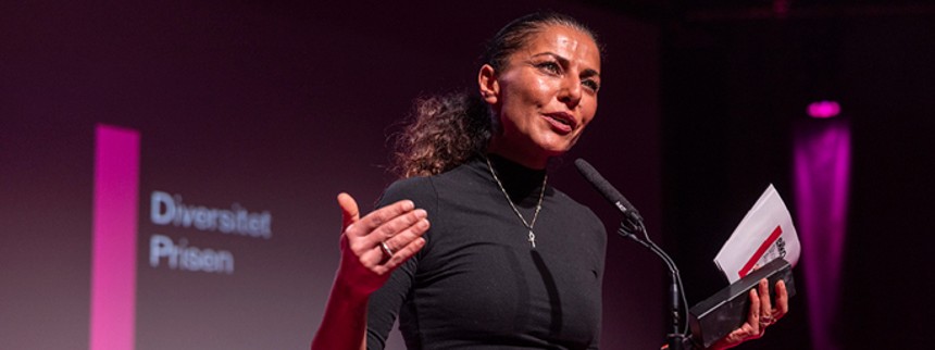 Stående applaus til det iranske folk ved prisfest