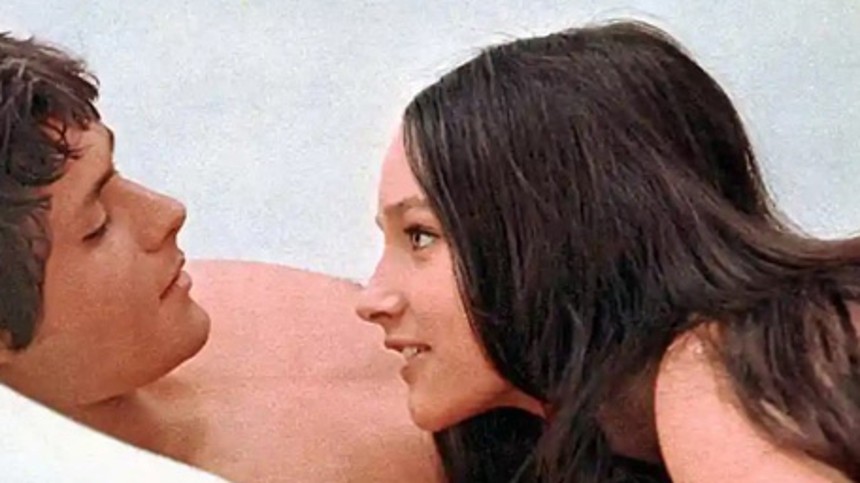 Romeo og Julie sagsøger for nøgenscene