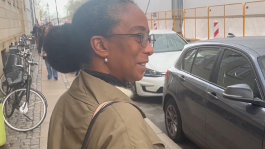 Prima Bal&shy;le&shy;ri&shy;na-​pro&shy;du&shy;cent skal hentes af politiet