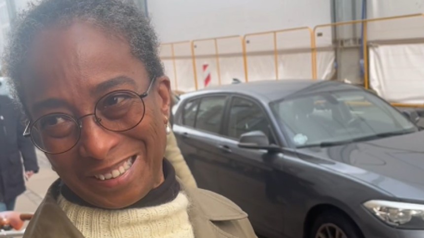 Bal&shy;le&shy;ri&shy;na-​pro&shy;du&shy;cent siger undskyld