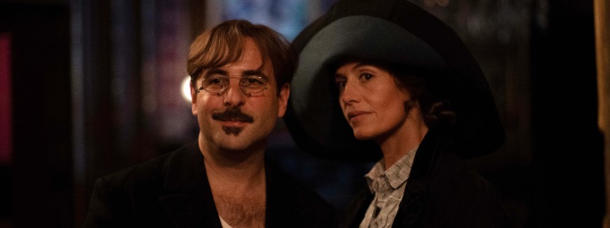 Hvorfor skal kvinder altid posere nøgne?