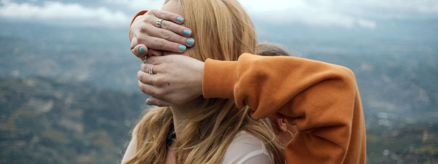 Under bølgerne, over skyerne